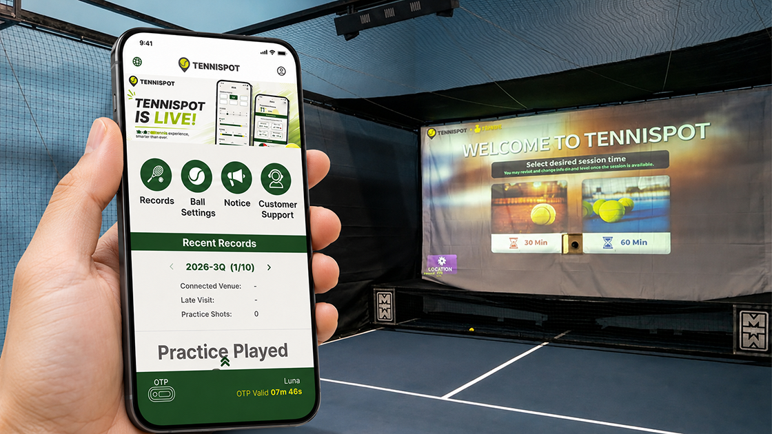 L'application TENNISPOT ouverte à côté d'une baie de simulateur Tennispot